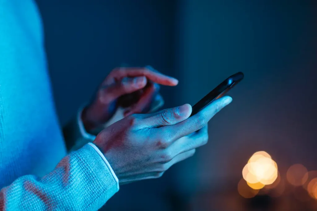 איך להתקין AIRALO באייפון